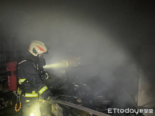 ▲彰化秀水鄉鐵皮冷凍倉庫發生火警。（圖／記者唐詠絮翻攝）
