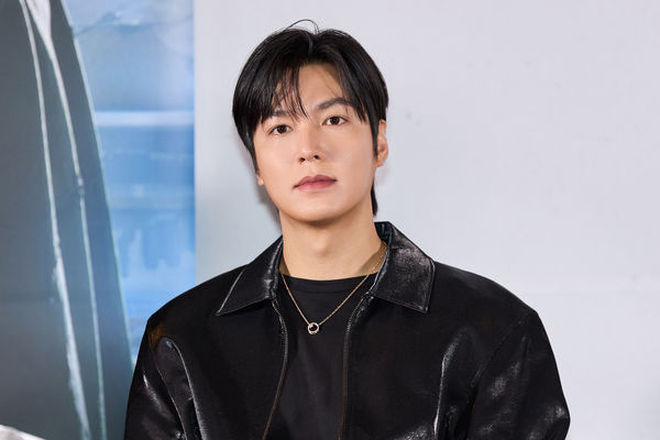 ▲李敏鎬稱讚Nana美貌天生的。（圖／采昌國際提供）