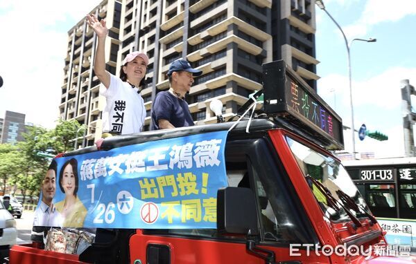 ▲▼趙少康陪同王鴻薇車隊掃街    。（圖／記者徐文彬攝）