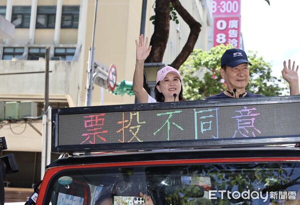 ▲▼趙少康陪同王鴻薇車隊掃街    。（圖／記者徐文彬攝）