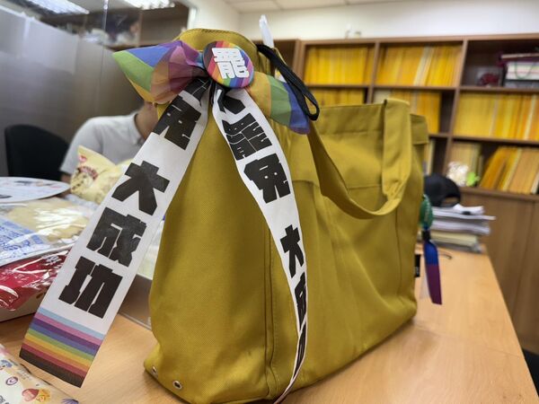 ▲▼大罷免大成功飄帶被警衛要求拿下。（圖／翻攝立委陳培瑜臉書）