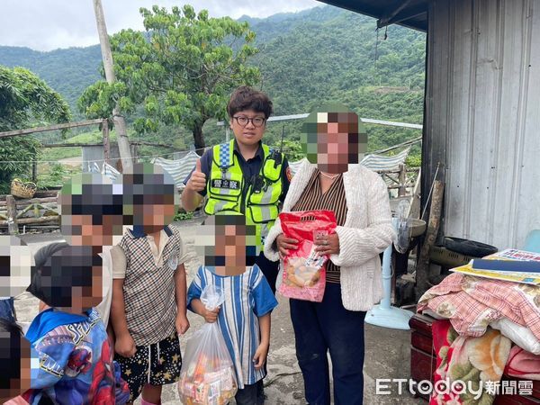 ▲關山崁頂所長徐金祥攜手社區送暖弱勢。（圖／記者楊晨東翻攝）