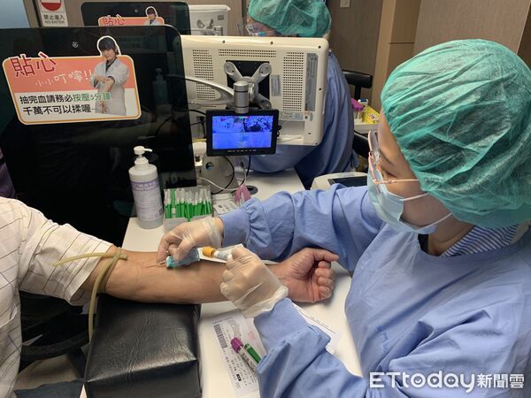 ▲門諾醫院藥劑科服務一年多的藥師陳博揚表示：獎學金1學期最高8.2萬元，是同期獎助學金最高的。（圖／門諾醫院提供，下同）