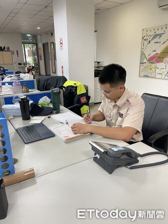 ▲印度籍男子RAMANATHAN DINESH（右）來台打工不成，向警方求助遣返回國。（圖／記者陸運陞翻攝）