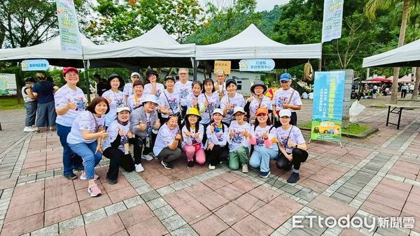 ▲▼花蓮縣家庭教育中心志工團隊榮獲教育部「全國家庭教育績優志工團隊」殊榮。（圖／花蓮縣政府提供，下同）