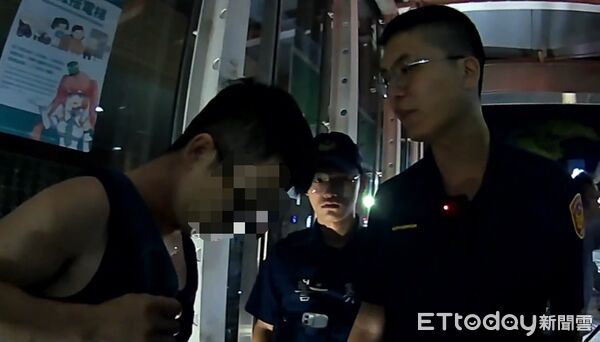 ▲▼高捷驚見「噁男躲廁所」偷拍！澳門遊客嚇到邊穿褲邊呼救。（圖／記者賴文萱翻攝）