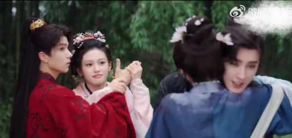 ▲▼陸劇《朝雪錄》被觀眾發現刪吻戲，製片人認了。（圖／翻攝自微博）