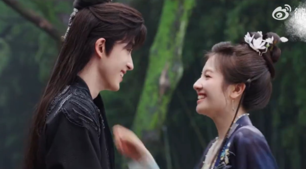 ▲▼陸劇《朝雪錄》被觀眾發現刪吻戲，製片人認了。（圖／翻攝自微博）