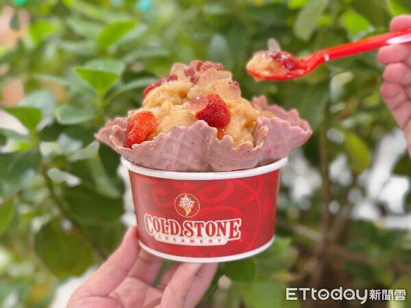 ▲▼COLD STONE找來立頓聯名推出全新「蜜桃冰茶雪貝」，加碼推出夏季限定「濃芒果」系列。（圖／記者蕭筠攝）