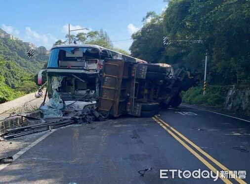 快訊／國光客運1乘客亡！遭打滑砂石車對撞　送醫傷重不治