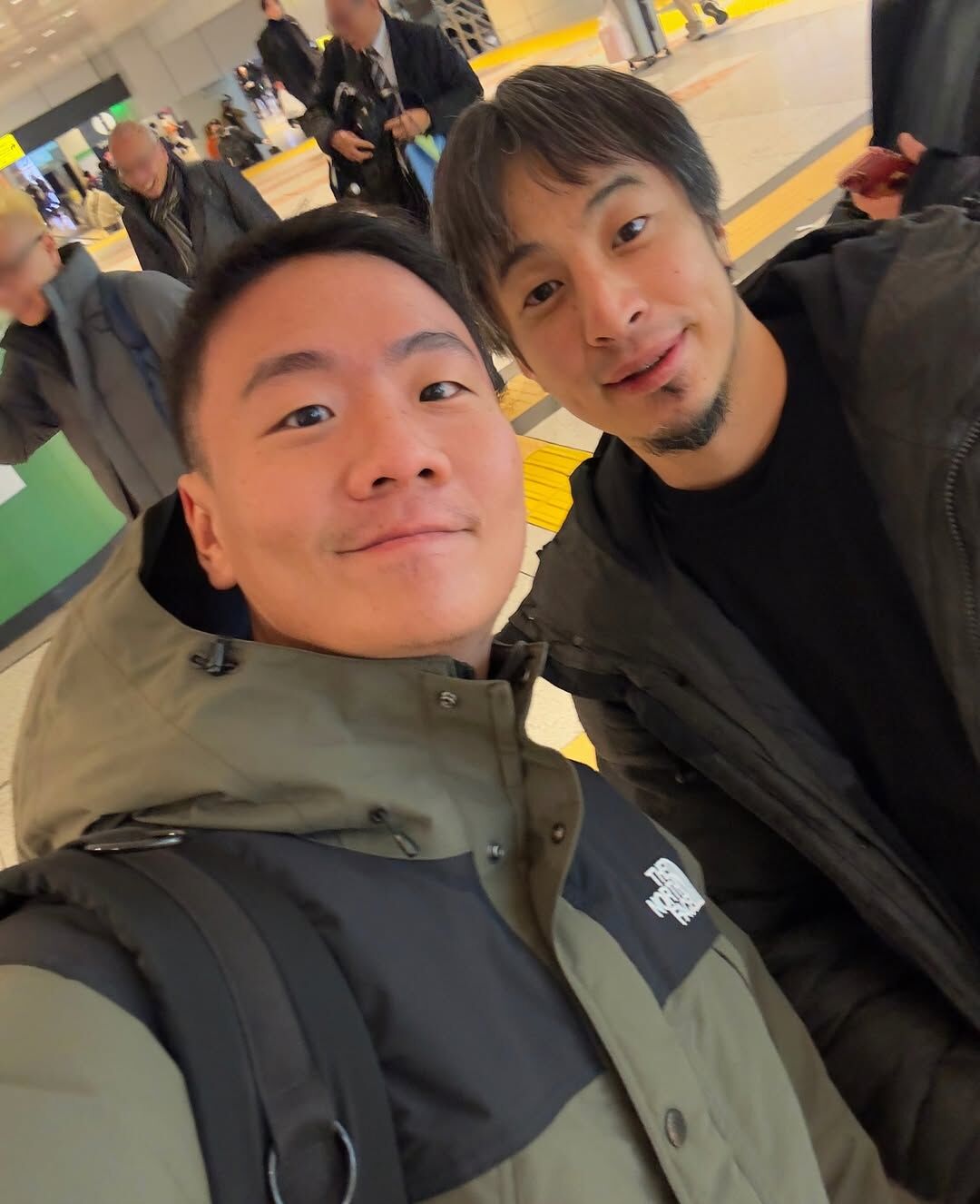 ▲▼阿翰東京車站巧遇2ch創辦人「買完書見到本尊」。（圖／翻攝自Instagram／hanhanpovideo）