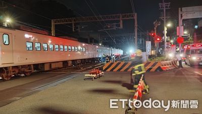 快訊／台鐵新自強瑞芳平交道碰撞行人　1人「頭身分離」死亡