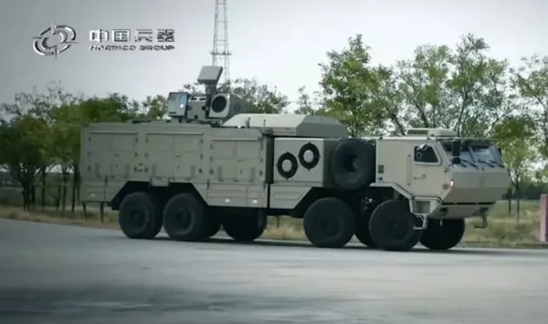 ▲▼北方工業集團展示最新OW5-A50高能激光防空系統，可在數秒內對無人機群鎖定並摧毀。（圖／翻攝自中國兵器）