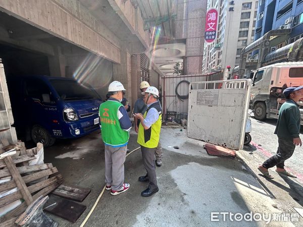 ▲▼高雄工地灌漿出包！水泥瀑布「高空猛洩」　狂灌停車場畫面曝光。（圖／記者賴文萱翻攝）