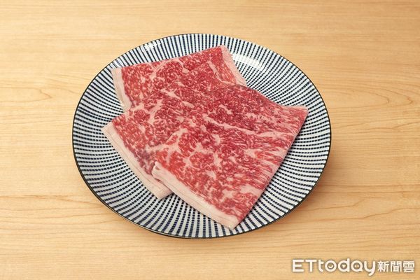 ▲黑毛屋本家信義店推出限時三天的「A5日本和牛招待活動」。（圖／乾杯提供）