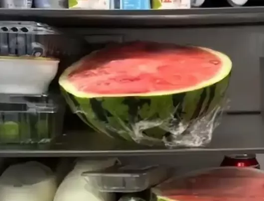 ▲女子吃冰箱隔夜西瓜致顱內感染。（圖／翻攝自微博）