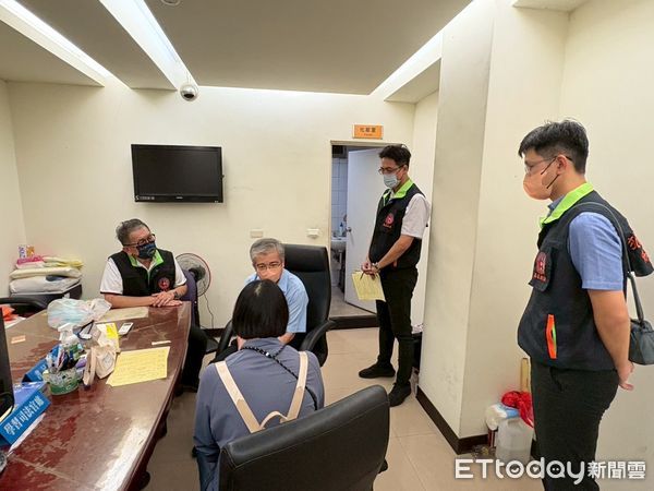 ▲▼嘉義地檢署、犯保嘉義分會關懷風災意外台電員工 。（圖／嘉義地檢署提供）