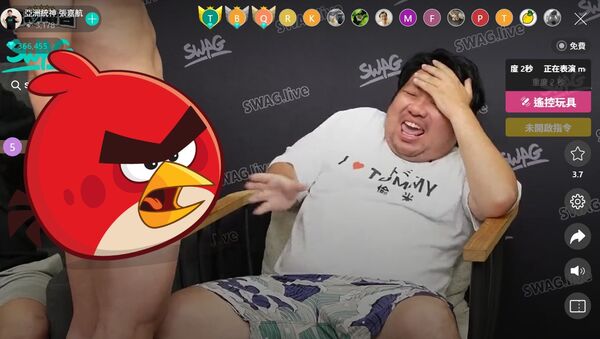 ▲▼統神手握男友私密部位。（圖／翻攝自SWAG）