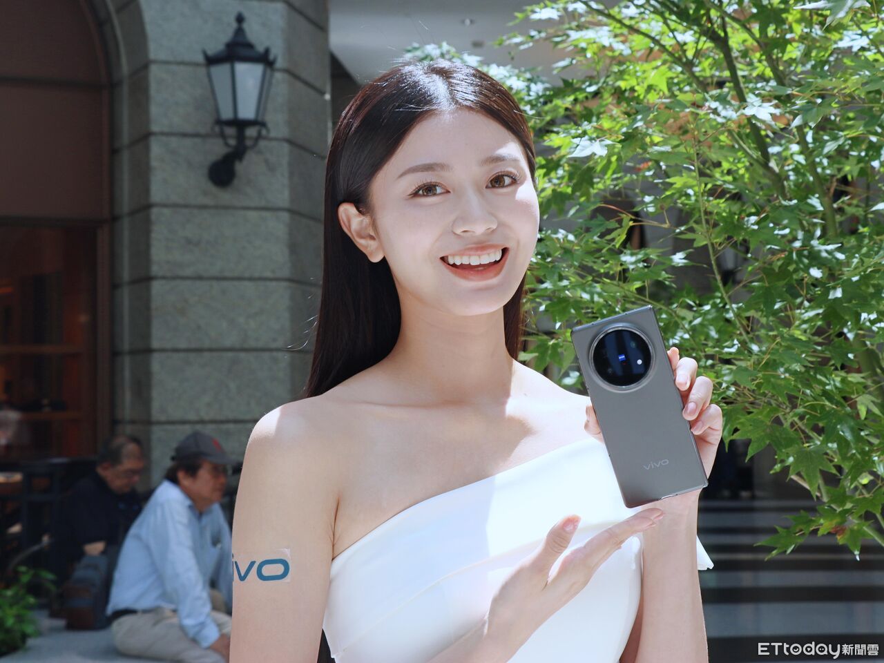 ▲▼     vivo X Fold5        。（圖／記者蘇晟彥攝）