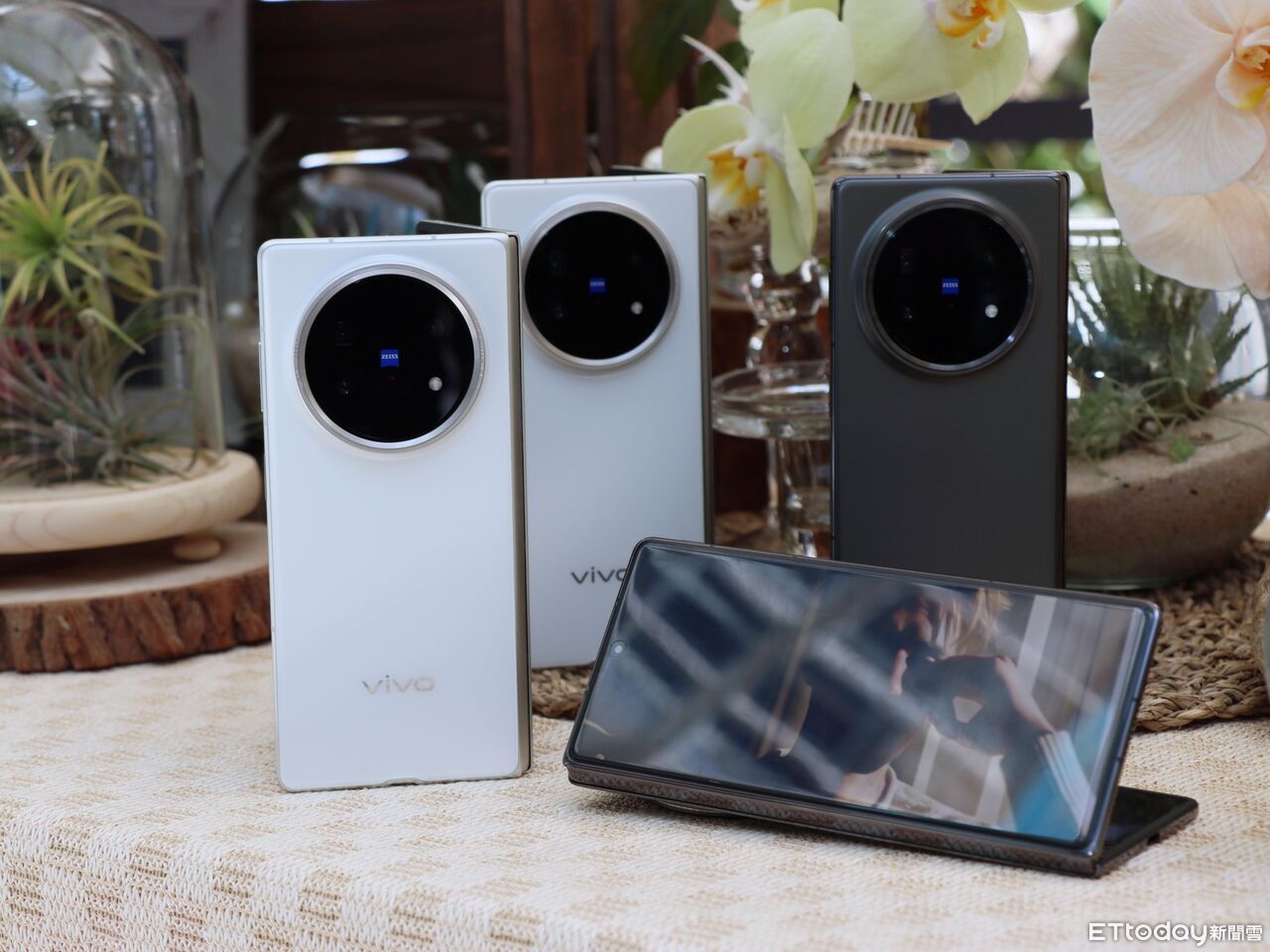 ▲▼     vivo X Fold5        。（圖／記者蘇晟彥攝）