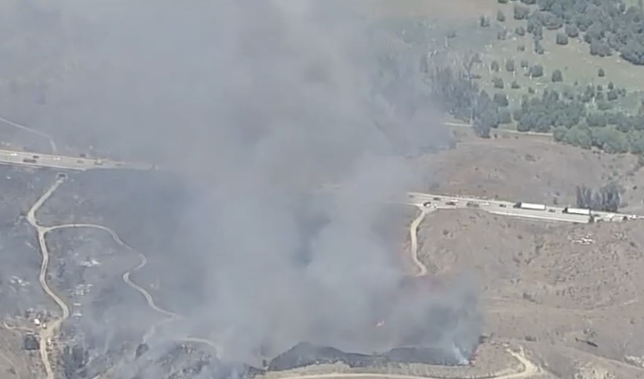 加州野火爆發迅速擴大30倍！當局急封2公路　規模估將擴大100倍
