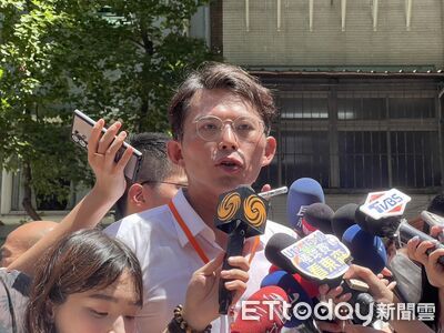 柯文哲大罷免投票遭駁回　黃國昌喊話小草「726為阿北投下這一票」