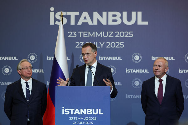 ▲▼烏俄和談/和平會談7月23日在土耳其伊斯坦堡舉行，俄羅斯首席談判代表梅丁斯基（Vladimir Medinsky）發言。烏俄，停火，和談，談判。（圖／路透）