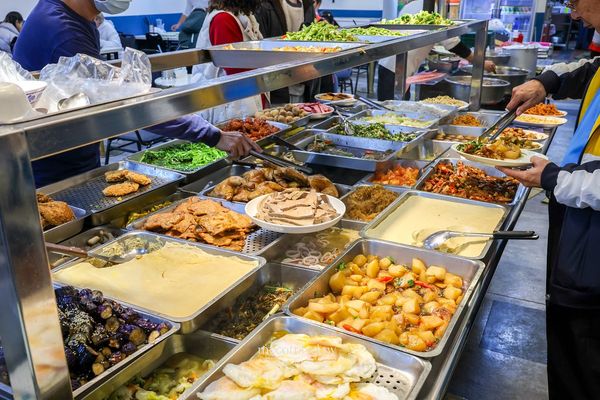 ▲▼老將自助餐清粥小菜。（圖／部落客陳小可的吃喝玩樂授權提供）