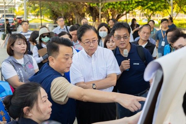 ▲張善政會勘青埔捷運青線