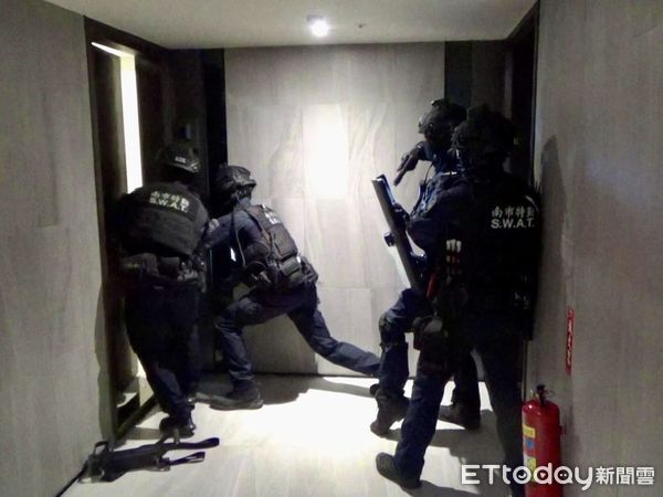 ▲台南市警局啟動全市性掃黑、肅槍、緝賭、詐團，跨縣市拘提行動成果豐碩。（圖／記者林東良翻攝，下同）