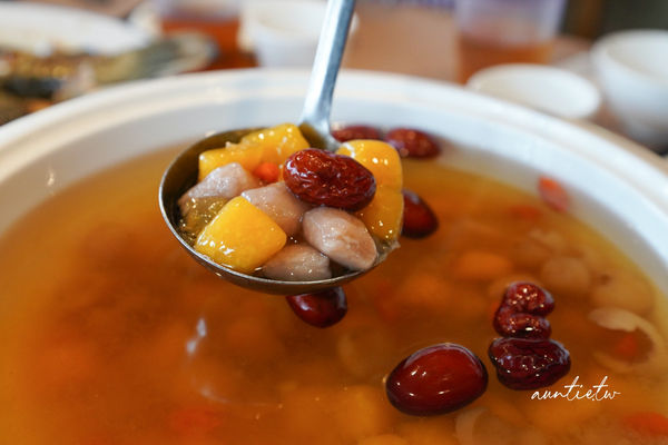 ▲▼草根廚房餐廳。（圖／部落客水晶安蹄不務正業過生活授權提供）