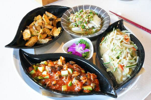 ▲▼草根廚房餐廳。（圖／部落客水晶安蹄不務正業過生活授權提供）