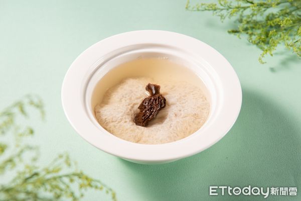 ▲林口亞昕福朋喜來登酒店二樓「聚味軒」新菜聚味私房帶骨牛小排、羊肚菌花雕澄清雞湯、金桔柚子沙丹蝦。（圖／林口亞昕福朋喜來登提供）