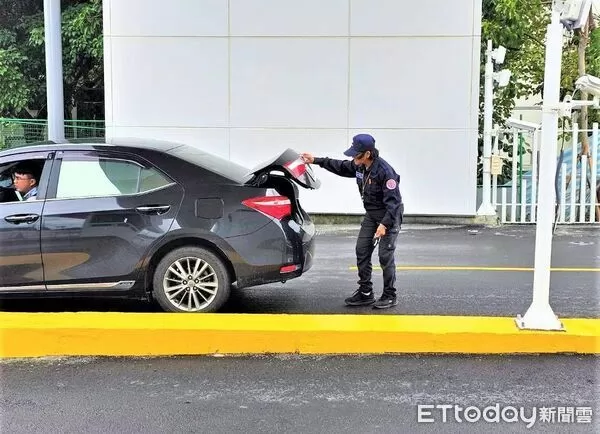 ▲62歲阿嵐轉職保全人員，不僅站上崗哨也重新站穩人生腳步。（圖／台南就業中心提供）