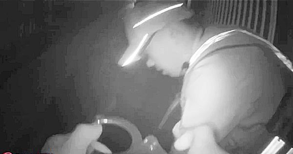 ▲楊梅警分局幼獅派出所員警昨晚執行取締酒駕勤務，越南籍伍姓男子狂奔200米後被警專實習生等人壓制。（圖／楊梅警方提供）