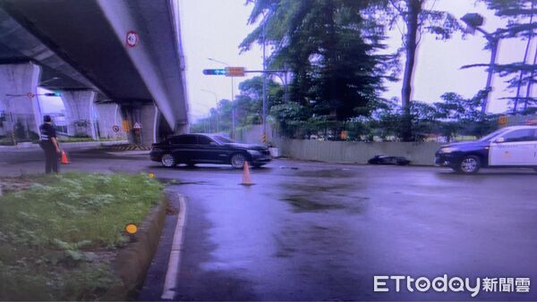 ▲長治鄉南二高平面道路與德華路口車禍。（圖／記者陳崑福翻攝）