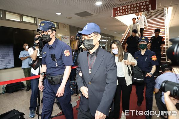 ▲▼             彭振聲離開北院。（圖／記者徐文彬攝，下同）