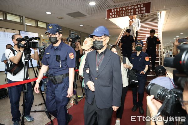▲▼             彭振聲離開北院。（圖／記者徐文彬攝，下同）