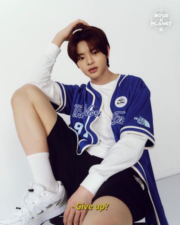 ▲▼金淯生簽給天王PSY，流利3語勇闖《BOYS II PLANET》。（圖／翻攝自boysplanet.official IG）