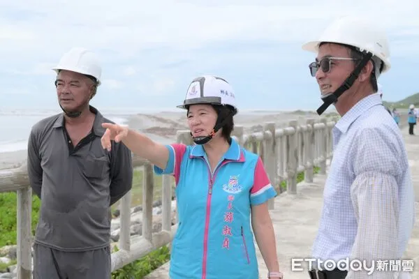 ▲▼吉安鄉長游淑貞偕同代表、村長至濱海自行車道施工現場會勘把關品質。（圖／吉安鄉公所提供，下同）