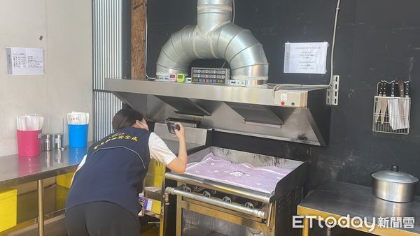 ▲▼    豐原區烤鴨店疑似食品中毒 食安處勒令停業、最高可開罰2億並移送法辦         。（圖／記者鄧木卿翻攝）