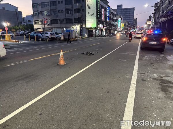 ▲▼電腦螢幕從天而降！車主輾過愛車慘受損　居民怒：上次是電視。（圖／記者賴文萱翻攝）