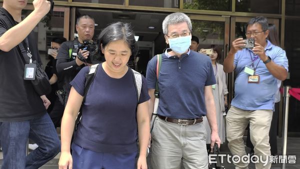 ▲▼台北地院審理京華城案，今（24日）排定涉案的台北市前副市長彭振聲作證，因程序瑕疵及喪妻之痛未平復而改期，彭振聲離開北院時神情漠然，在押的柯文哲、應曉薇與剛交保的李宗文等人均白跑一趟，民眾黨立委張啟楷庭外受訪批合議庭不給彭振聲作證。（圖／記者黃哲民攝）