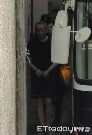 ▲▼台北地院審理京華城案，今（24日）排定涉案的台北市前副市長彭振聲作證，因程序瑕疵及喪妻之痛未平復而改期，彭振聲離開北院時神情漠然，在押的柯文哲、應曉薇與剛交保的李宗文等人均白跑一趟，民眾黨立委張啟楷庭外受訪批合議庭不給彭振聲作證。（圖／記者黃哲民攝）