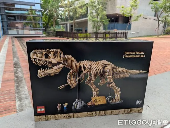 ▲台南市左鎮化石園區推出3D電影《Dinosaur 3D》，帶領觀眾穿越恐龍時代。（記者林東良翻攝，下同）