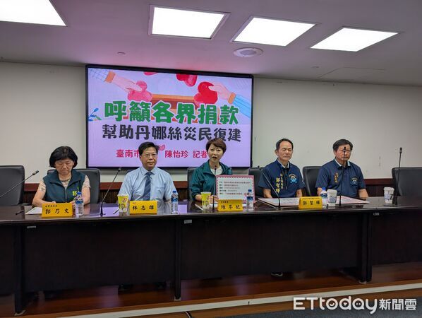 ▲陳亭妃宣布將265萬元公益信託轉為救災基金，盼幫助災民重建家園，正統鹿耳門聖母廟副主委郭智輝也代表捐出300萬善款，與市府社會局完成對接程序。（圖／記者林東良翻攝，下同）