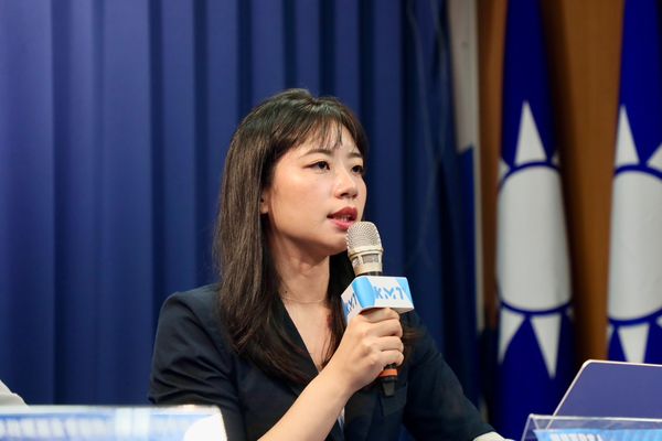 ▲▼國民黨發言人楊智伃、副發言人康晉瑜、桃園市議員凌濤24日開記者會，說明國民黨選前之夜規劃。（圖／國民黨提供）