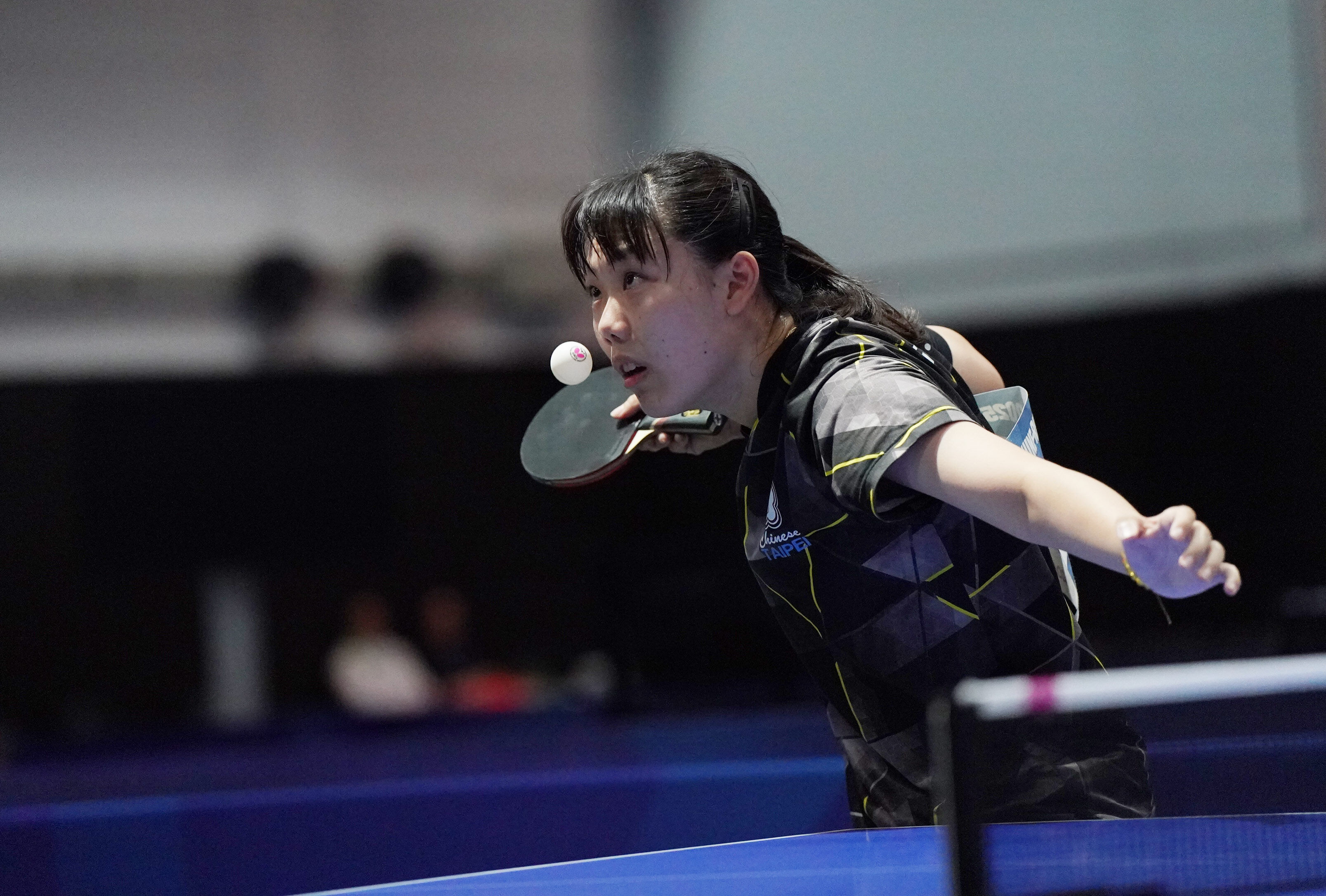 ▲▼2025年萊茵魯爾世大運桌球女單決賽，台灣好手黃愉偼交手中國選手趙尚。（圖／大專體總提供）