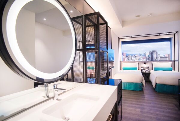 ▲台北凱達大飯店雙人房每晚2,588元起，可免費參加「微醺萬華」導覽體驗。（圖／業者提供）