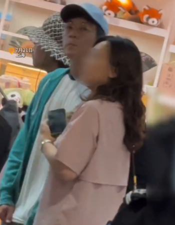 ▲陳冠希機場又爆衝突。（圖／翻攝自微博）